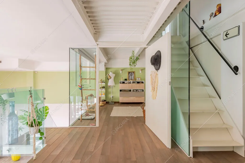 Scale del loft Cardamomo, location in stile contemporaneo a Milano