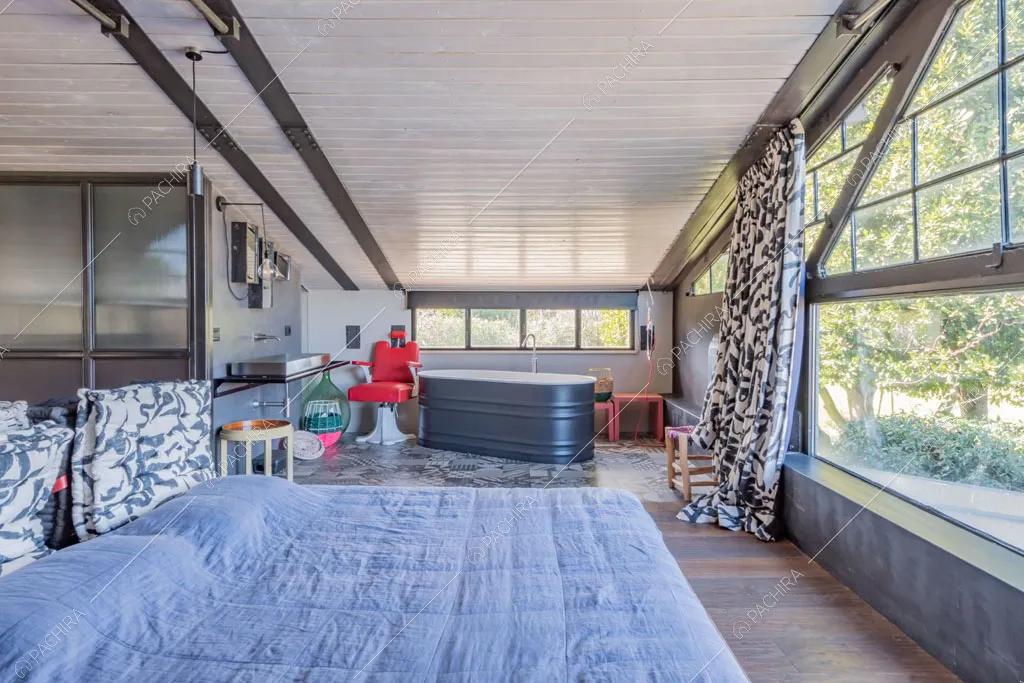 Camera da letto matrimoniale della location Seine, loft in stile industriale a Roma