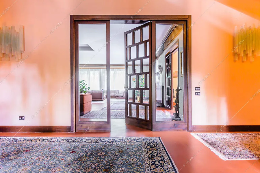 Corridoio della villa Mekong, location in stile classico a Varese