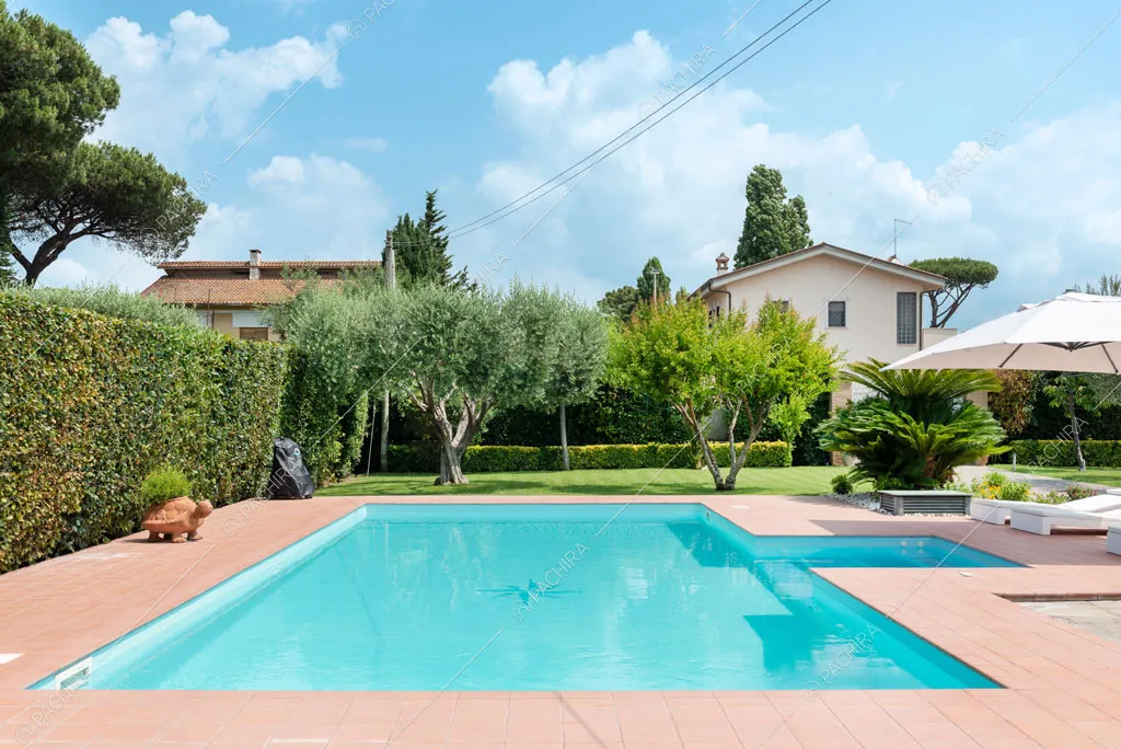 Piscina della villa Agnocasto, location in stile moderno a Roma
