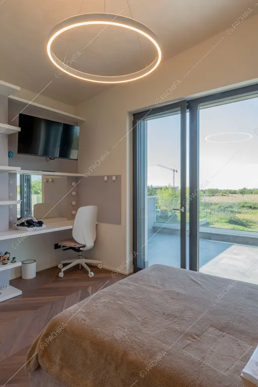 Camera da letto della villa Warta, location in stile contemporaneo a Monza