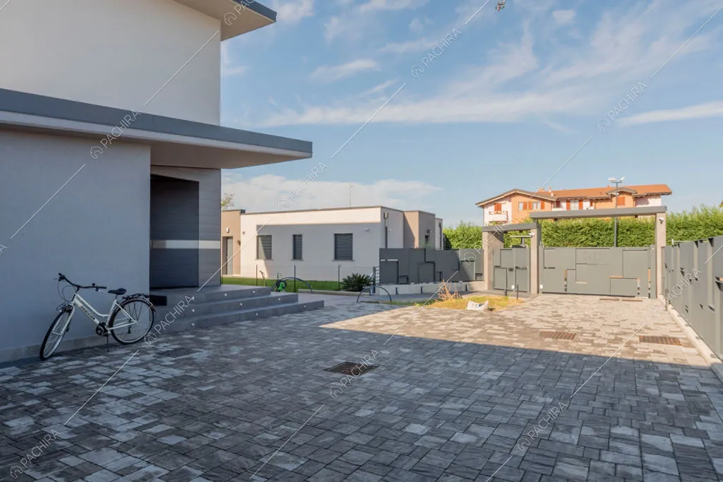 Esterni della villa Warta, location in stile contemporaneo a Monza
