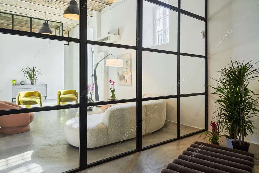 Zona living del loft Manaslu, location in stile minimal a Roma