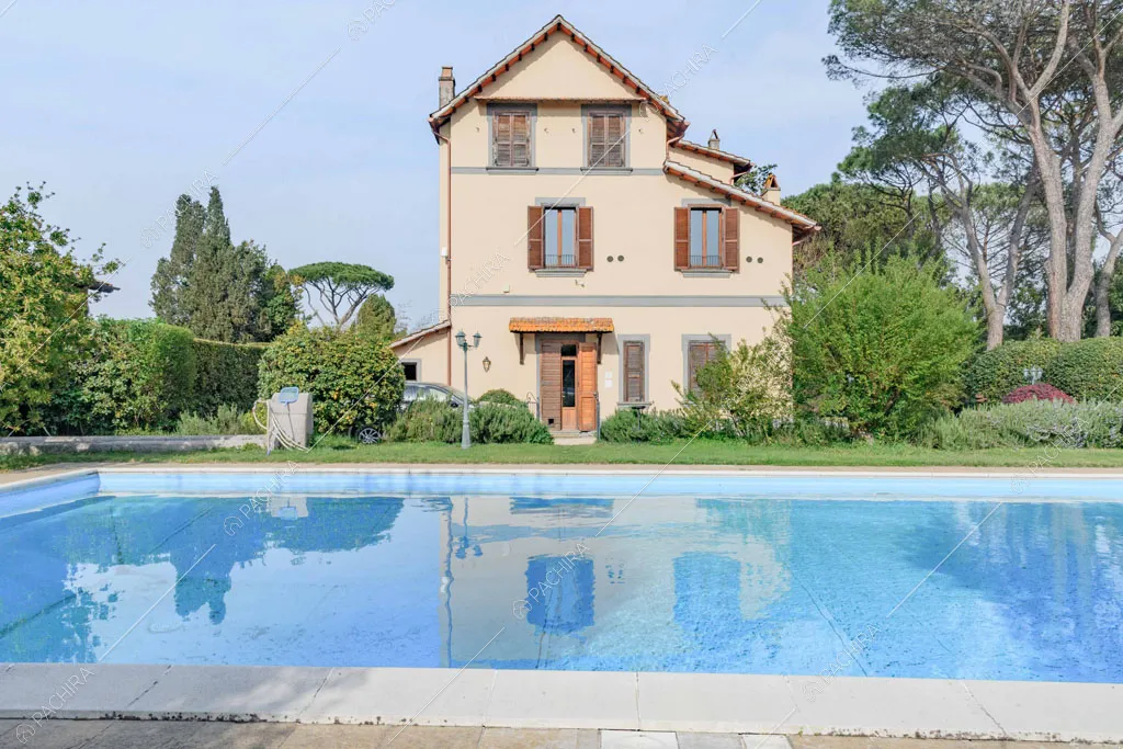 Piscina della villa Ebridi, location in stile rustico a Roma