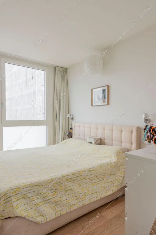 Camera da letto dell'appartamento Tobol, location in stile contemporaneo a Milano