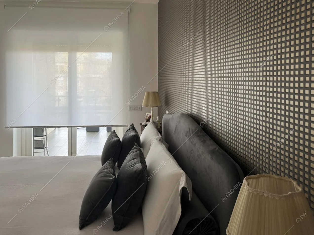 Camera da letto dell'appartamento Gesso, location in stile contemporaneo a Roma