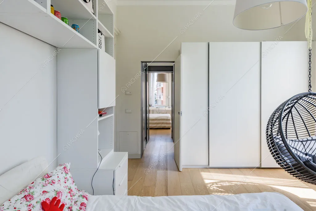 Camera da letto della villa Colorado, location in stile moderno a Varese