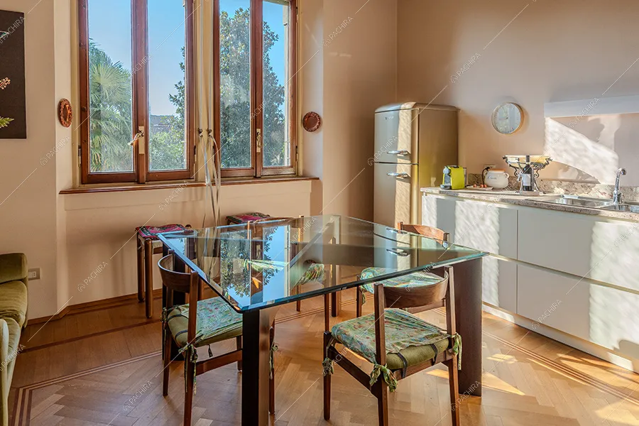Cucina della villa Nitra, location in stile vintage a Milano