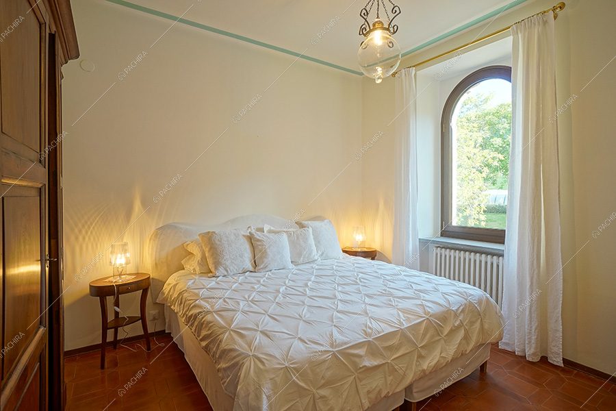 Camera da letto della villa rustica Tapioca, location per shooting a Rimini