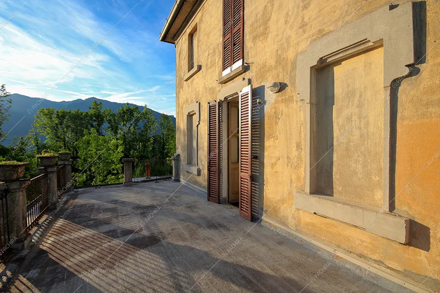 Terrazza della villa Kurili, location in stile classico a Bergamo