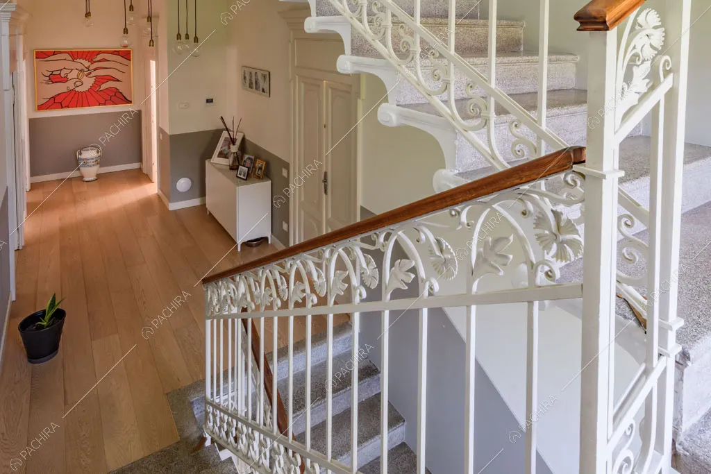 Scale della villa Colorado, location in stile moderno a Varese