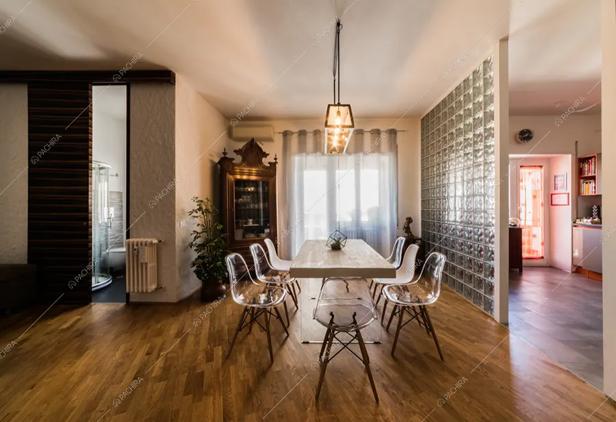 Sala da pranzo dell'appartamento Araguaia, location in stile moderno a Roma