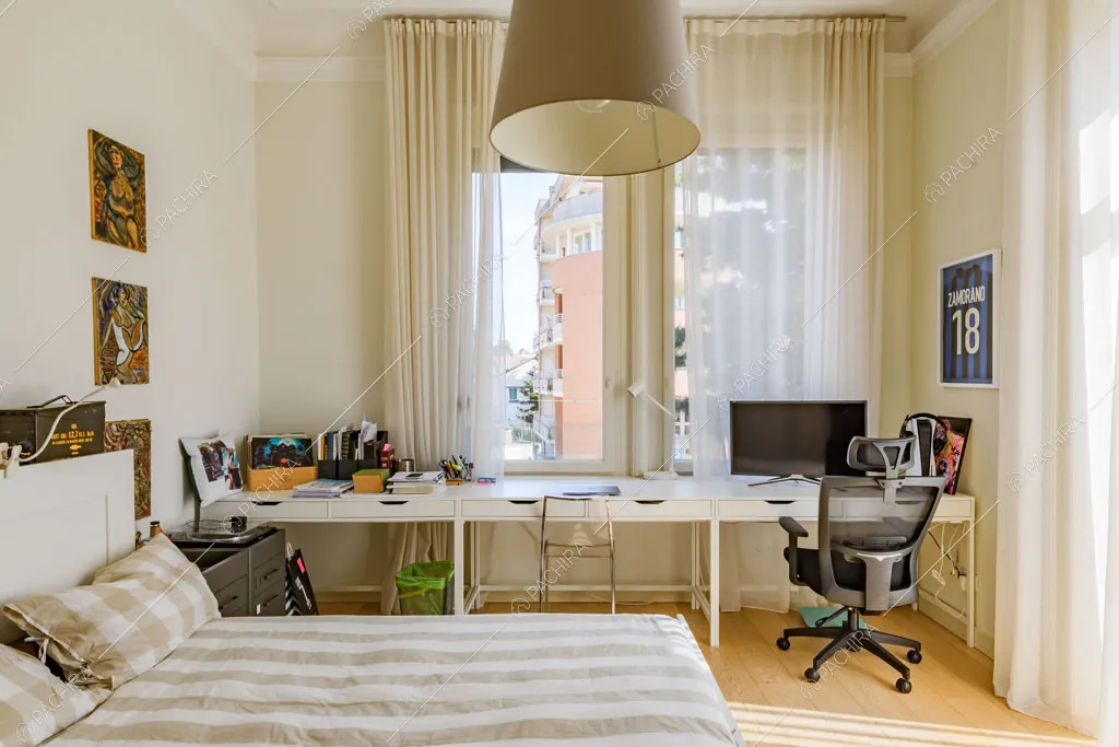 Camera da letto della villa Colorado, location in stile moderno a Varese