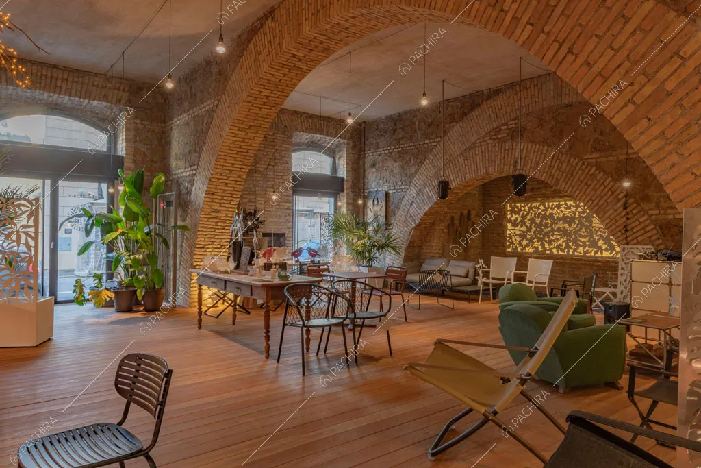 Pavimento in parquet nella sala dell'espositivo Couve, location in stile contemporaneo a Roma