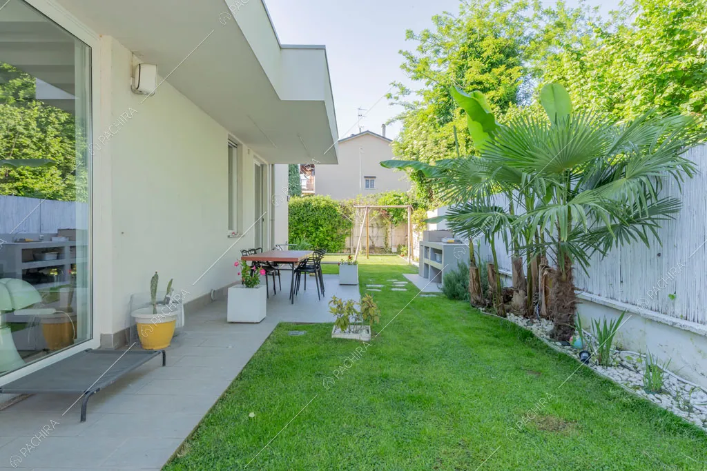 Giardino della villa Garnet, location in stile contemporaneo a Milano