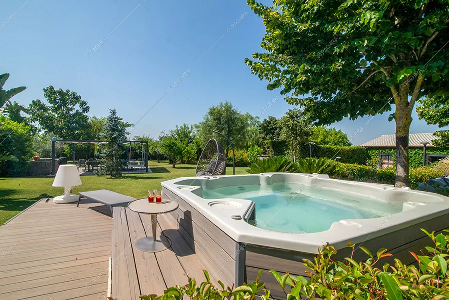 Idromassaggio della villa Argon, location in stile moderno a Roma