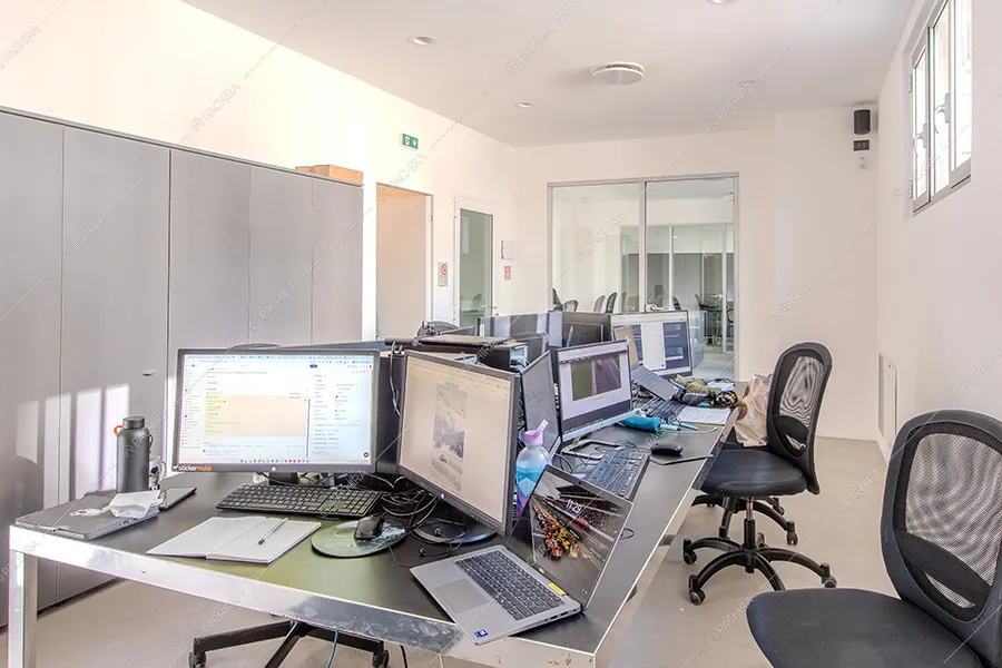 Ufficio dell'espositivo Tatra, location in stile contemporaneo a Milano