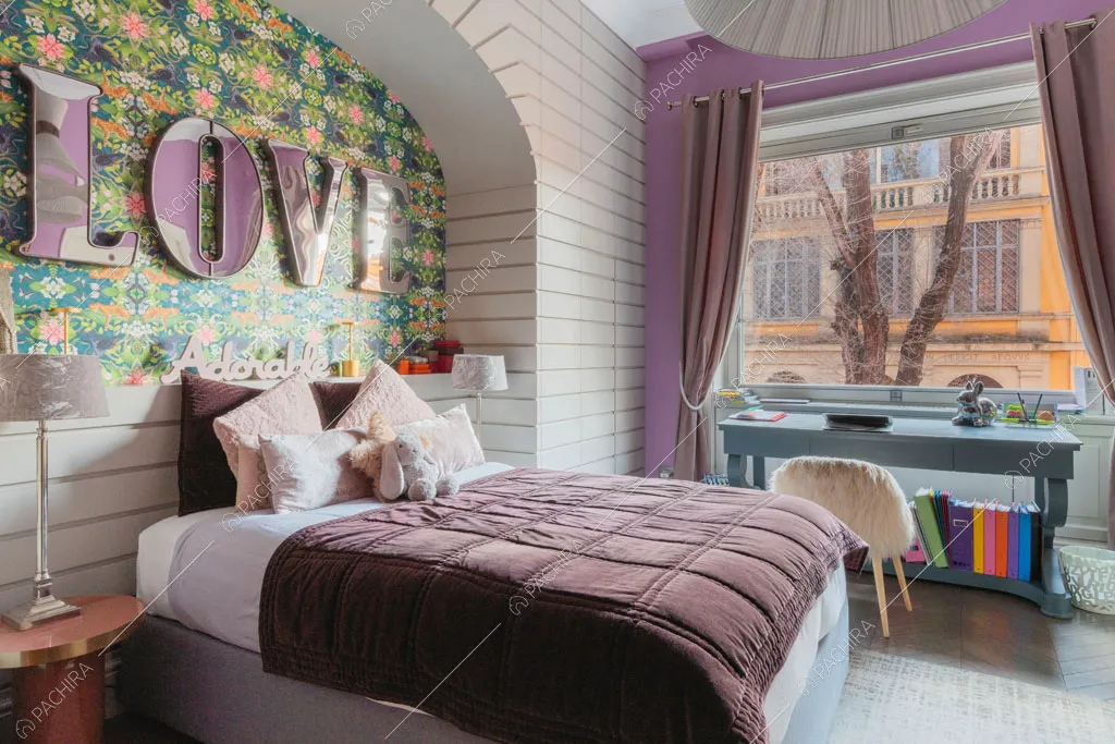 Camera da letto della villa Espero, location in stile contemporaneo a Roma