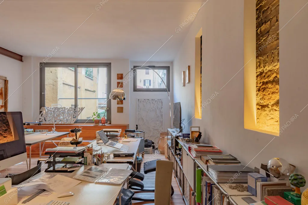 Elementi di design nello studio dell'espositivo Couve, location in stile contemporaneo a Roma