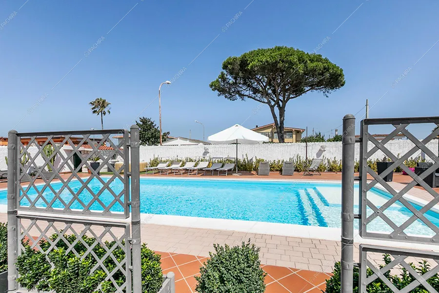 Piscina della villa Anortite, location in stile moderno a Roma