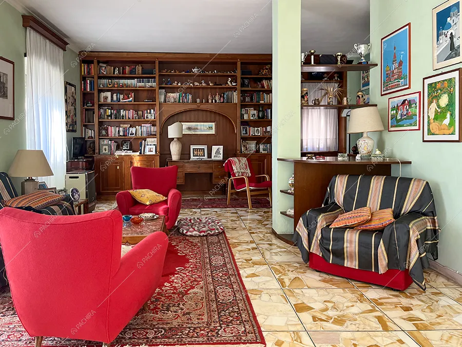 Salotto dell'appartamento Mura, location in stile classico a Roma