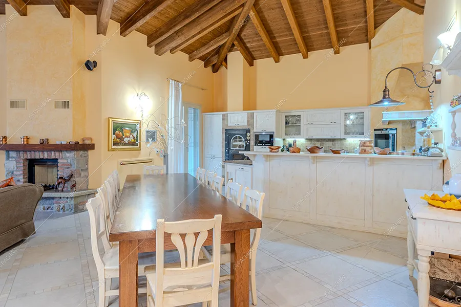 Cucina della villa Caucaso, location in stile moderno ad Alessandria