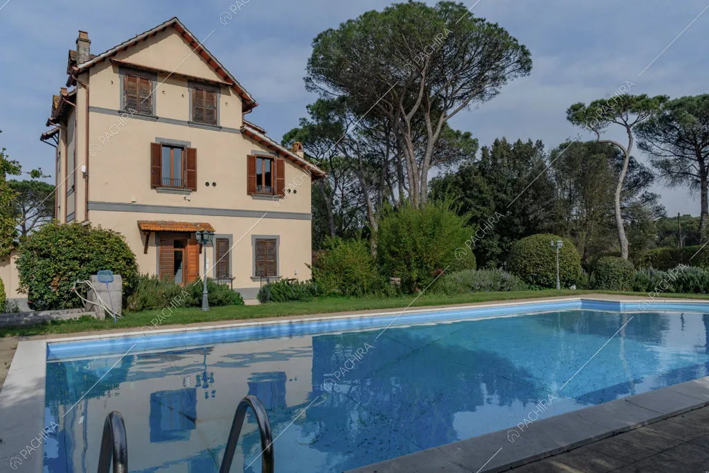 Piscina della villa Ebridi, location in stile rustico a Roma