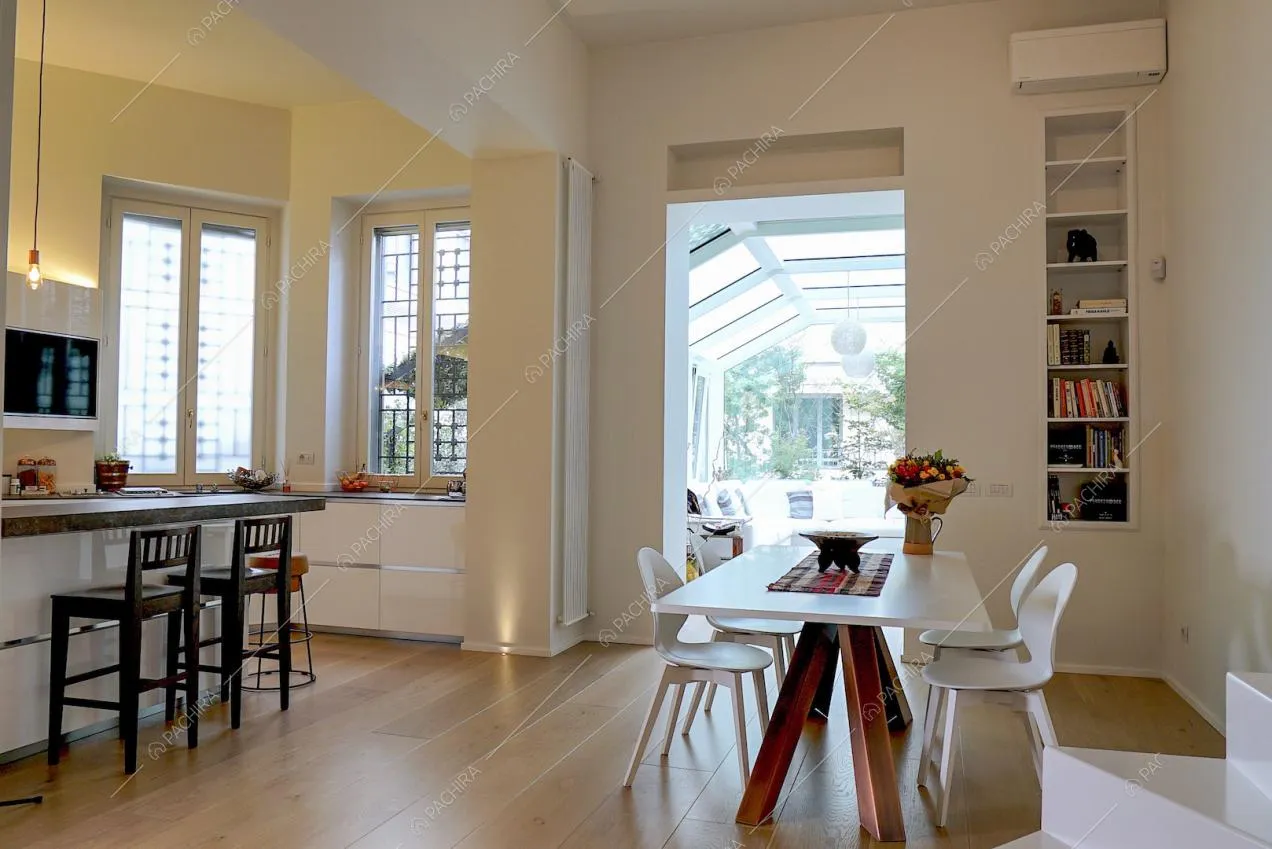 Open space con cucina a vista e zona pranzo