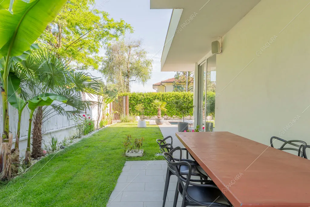 Giardino della villa Garnet, location in stile contemporaneo a Milano
