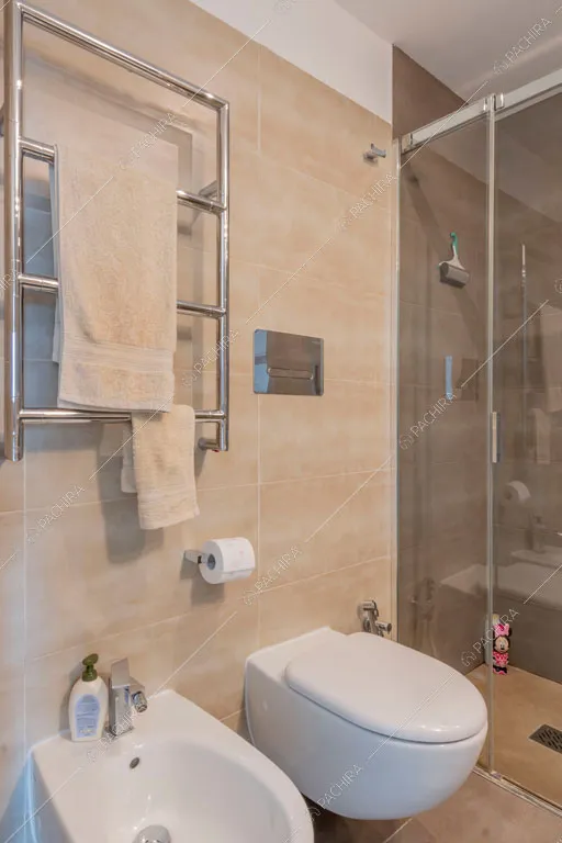Bagno dell'appartamento Tobol, location in stile contemporaneo a Milano