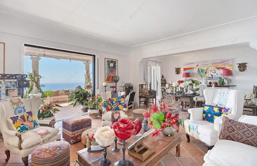 Salotto della villa Oder, location in stile classico a Napoli