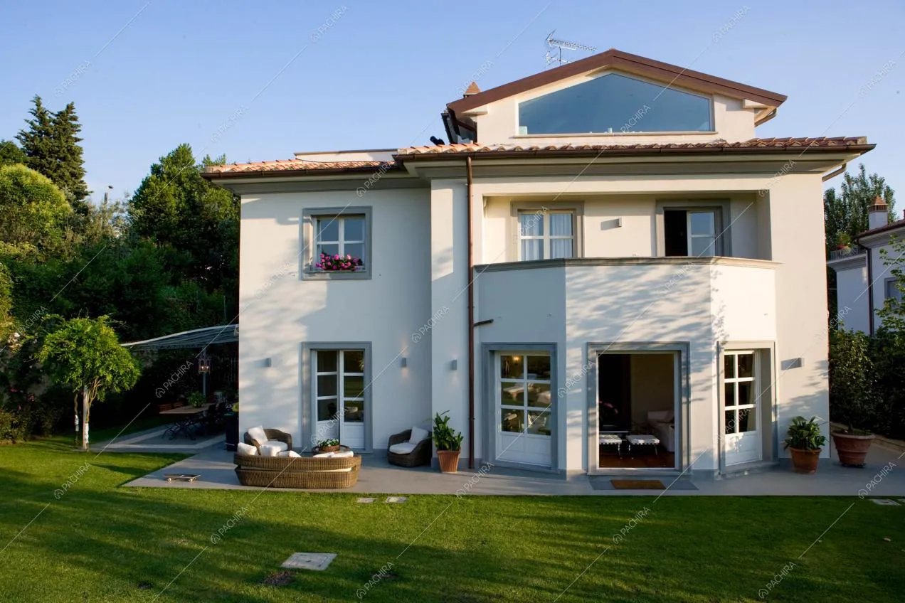 Esterni della villa Cucamelon, location in stile moderno a Prato