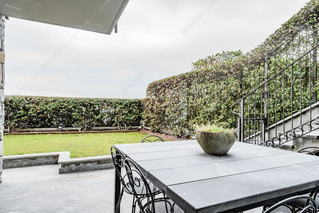Giardino della villa Roveja, location in stile contemporaneo a Como