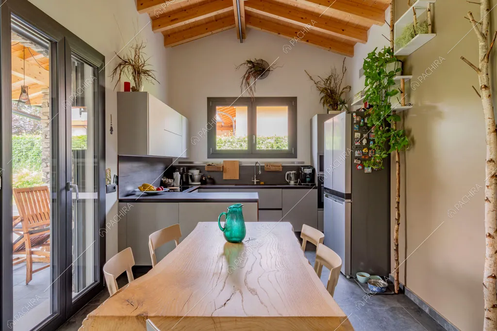 Cucina della villa Galena, location in stile contemporaneo a Monza