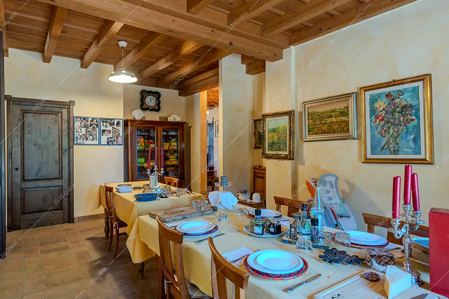 Sala da pranzo della villa Rhone, location in stile rustico a Lecco