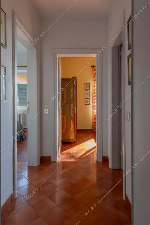 Corridoio della dimora storica Logan, location in stile classico a Roma