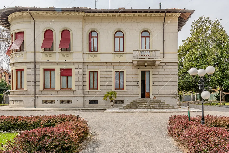 Esterni della villa Lentisco, location in stile classico a Varese