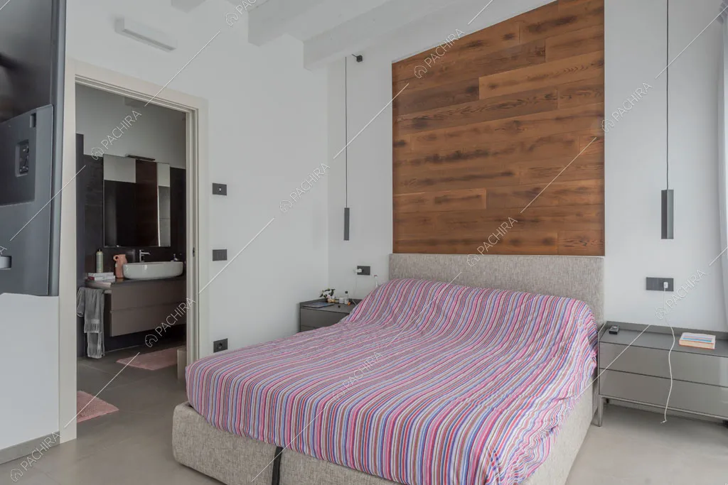 Camera da letto con bagno privato della villa Diosma, location in stile moderno a Milano