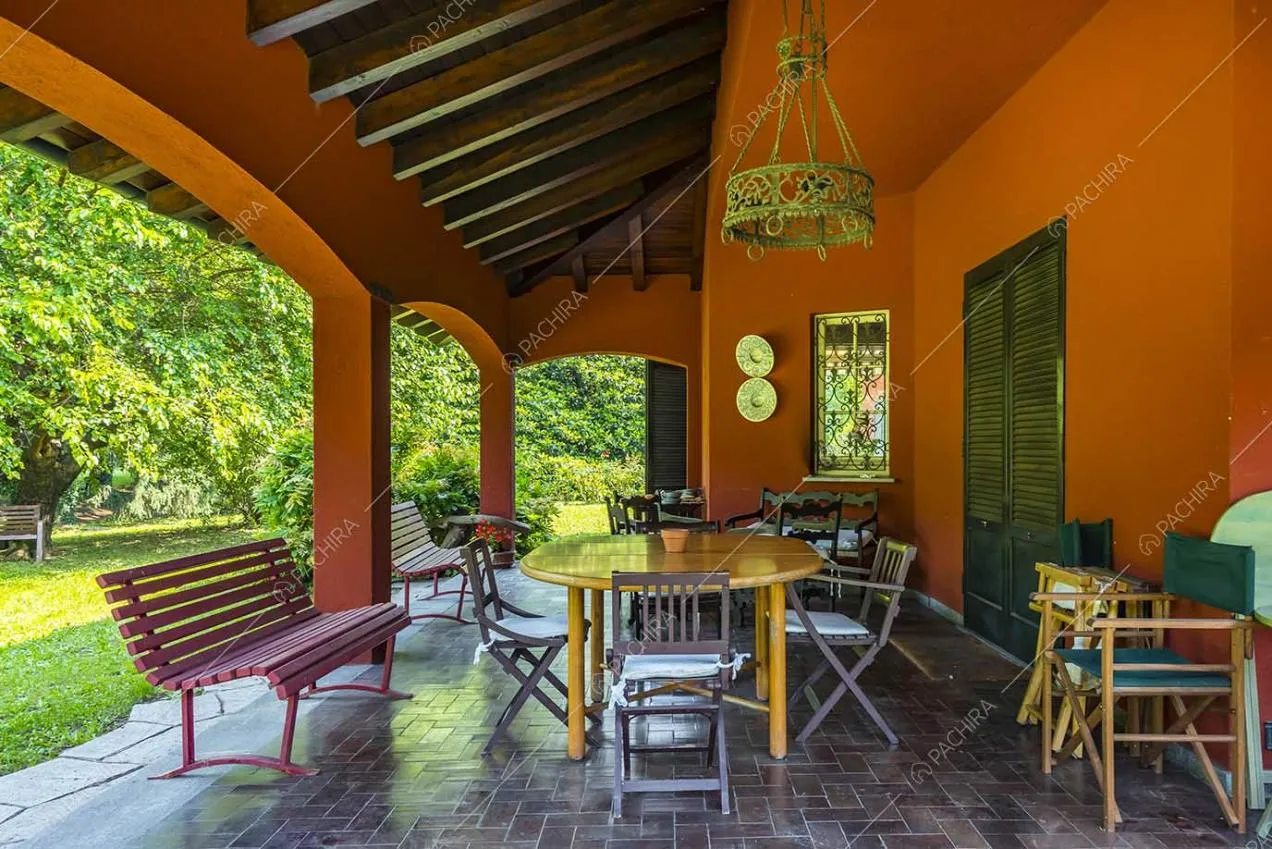 Veranda della villa Archibusa, location in stile classico a Como