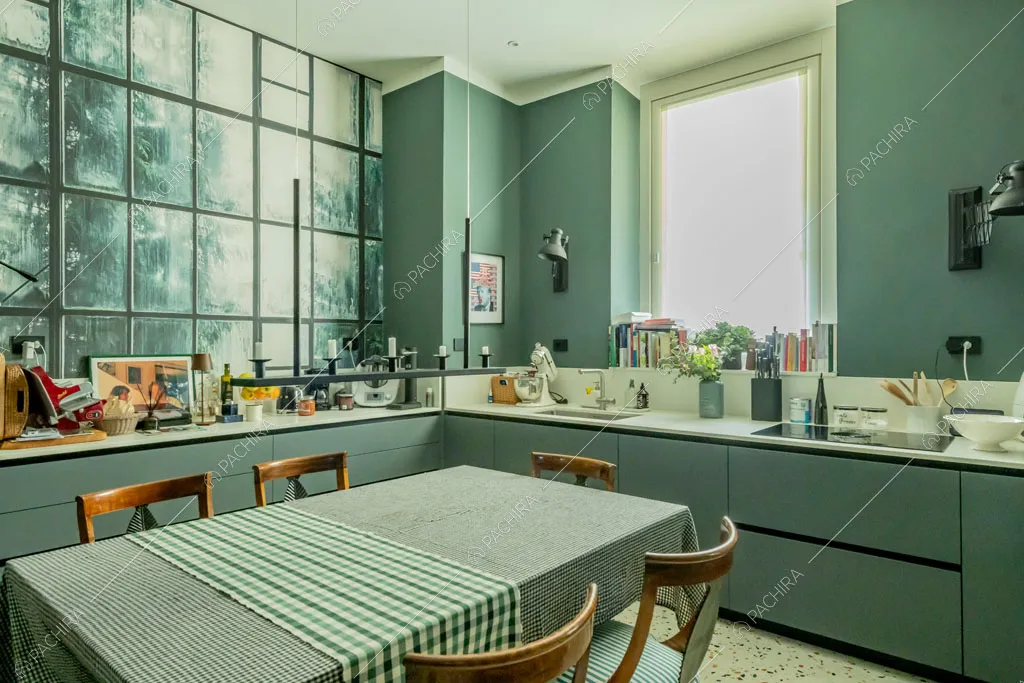 Cucina a parete dell'appartamento Don, location in stile contemporaneo a Milano
