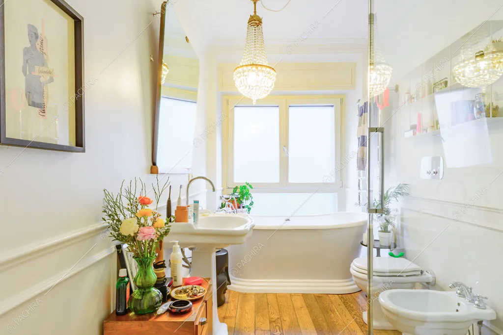 Bagno con vasca dell'appartamento Tramontana, location in stile contemporaneo a Milano