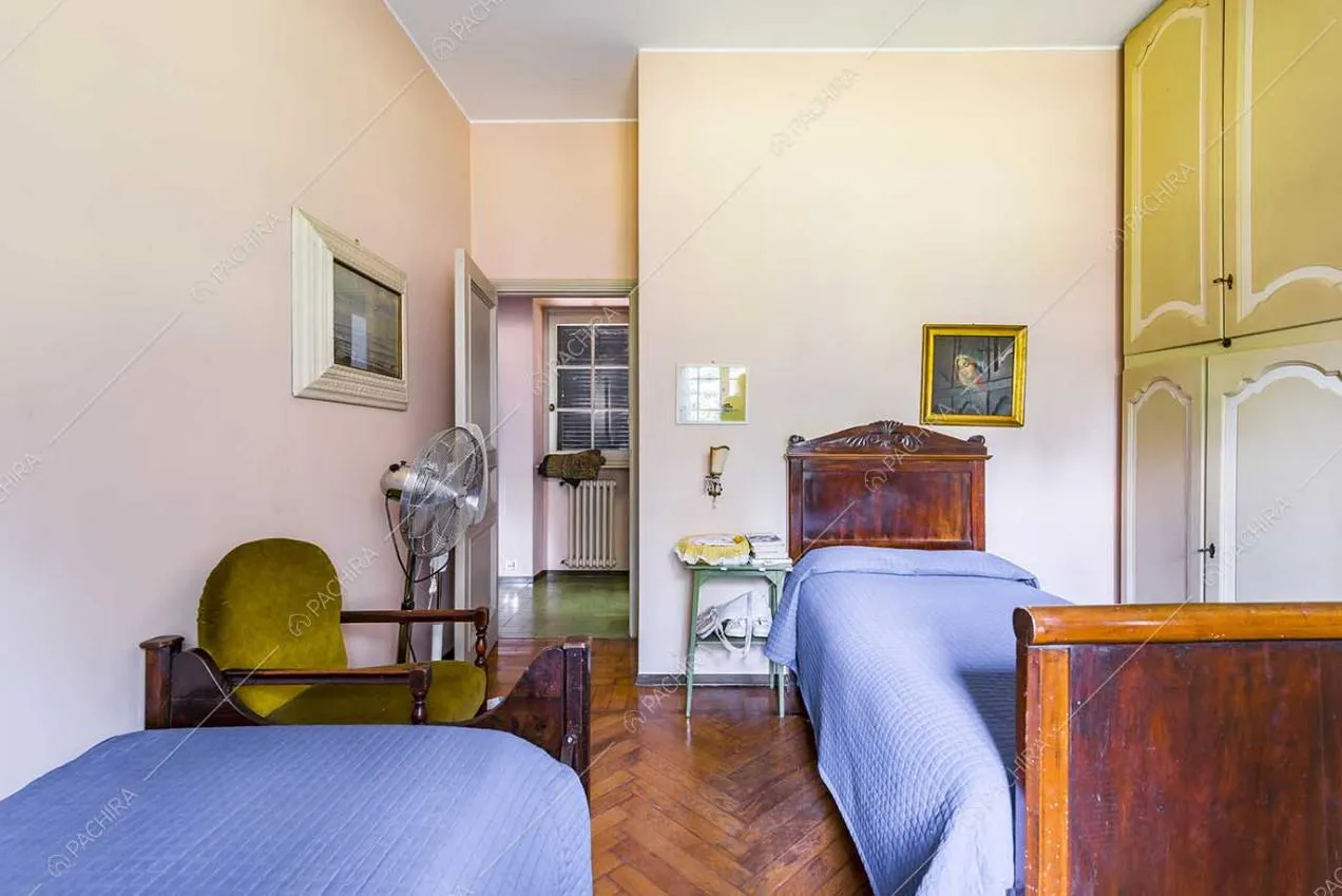 Camera da letto della villa Archibusa, location in stile classico a Como