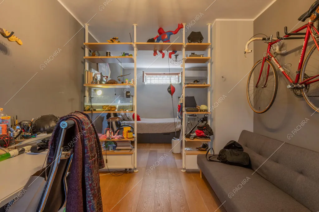 Camera da letto della villa Tagliamento, location in stile contemporaneo a Roma