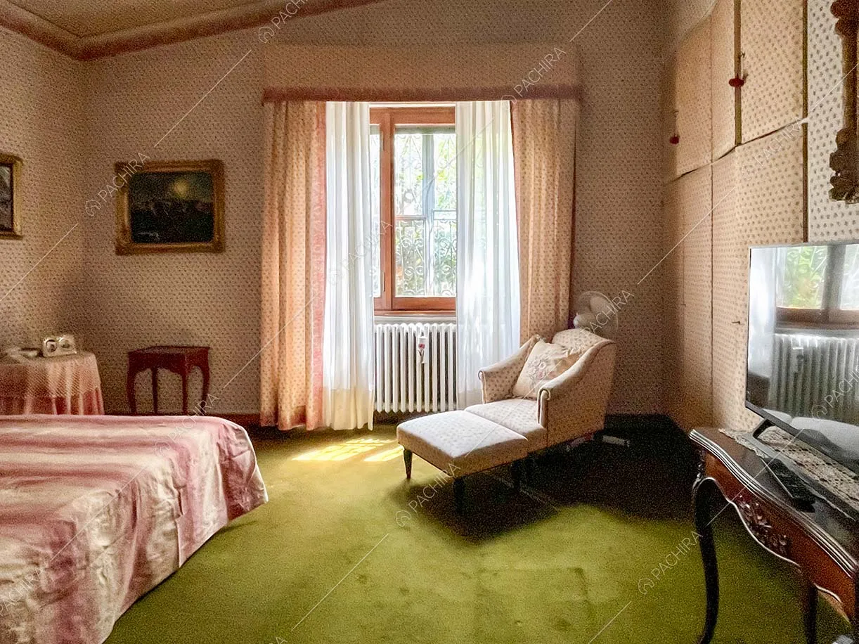 Camera da letto della villa Apatite, location in stile classico a Roma