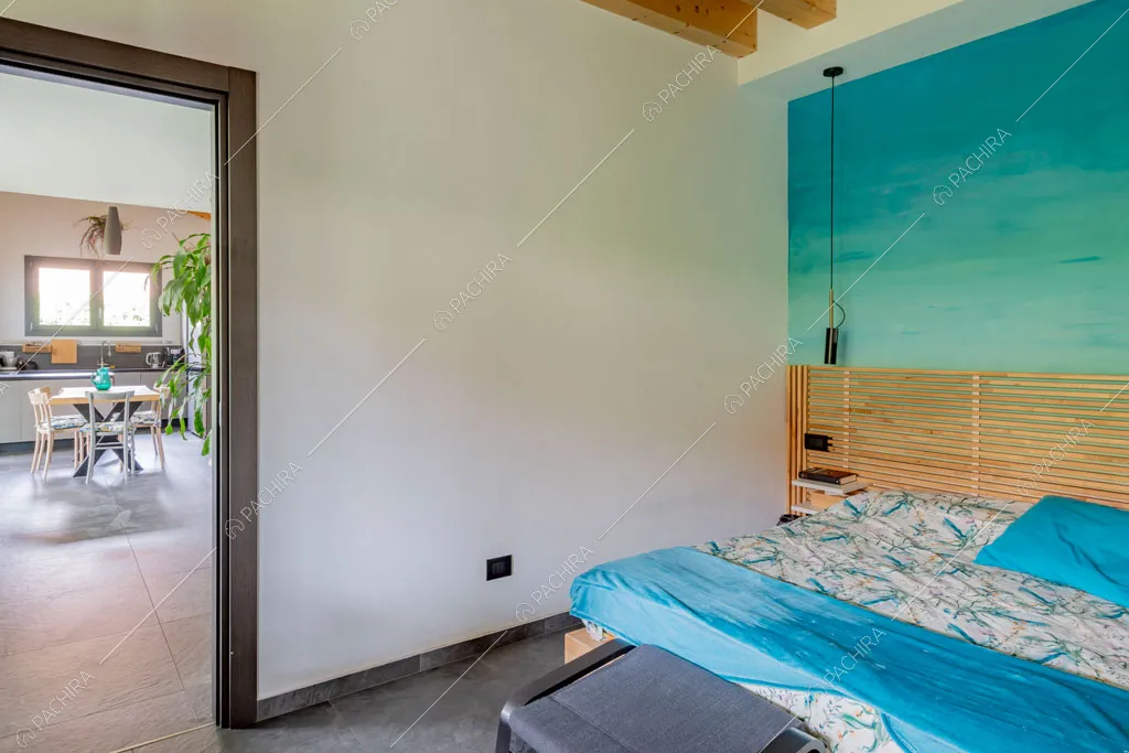 Camera da letto della villa Galena, location in stile contemporaneo a Monza