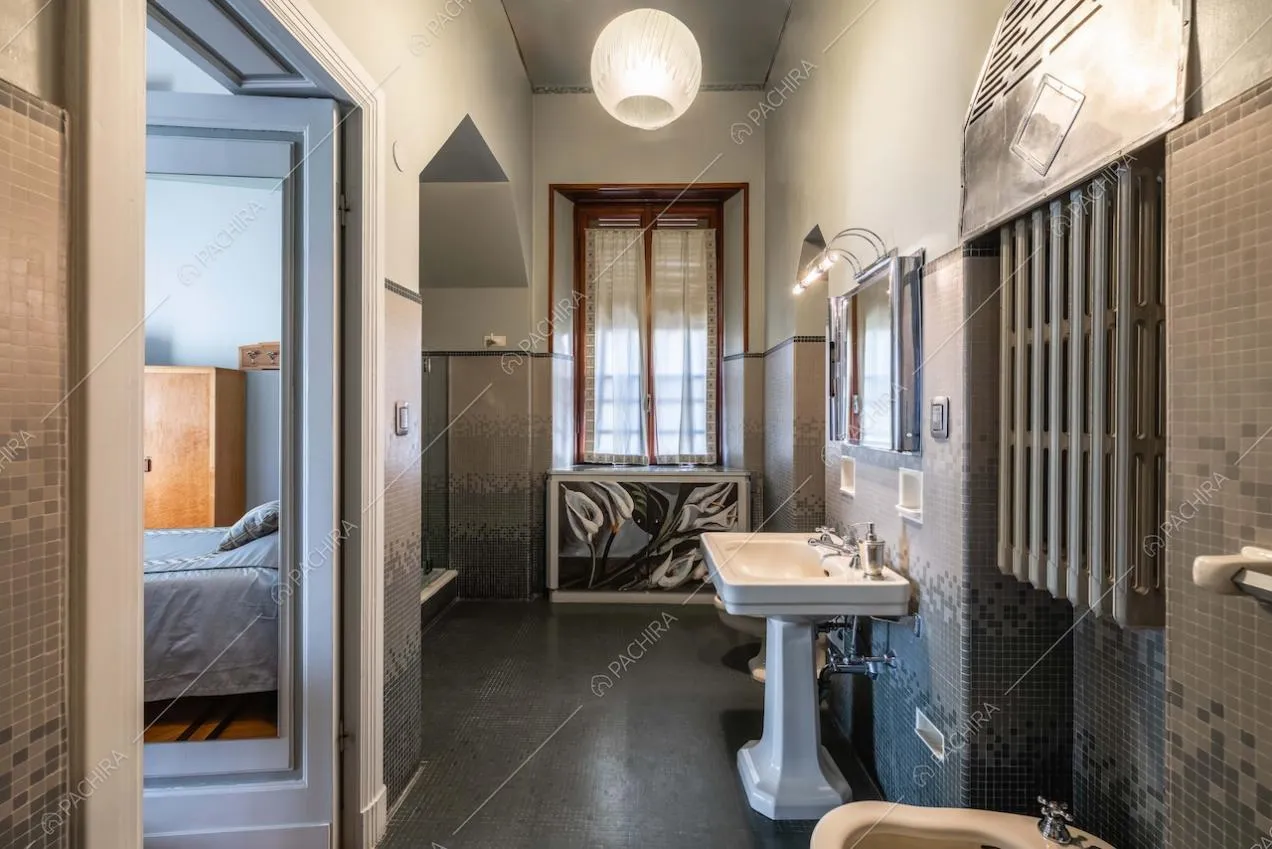 Bagno della villa Adamite, location in stile classico a Savona