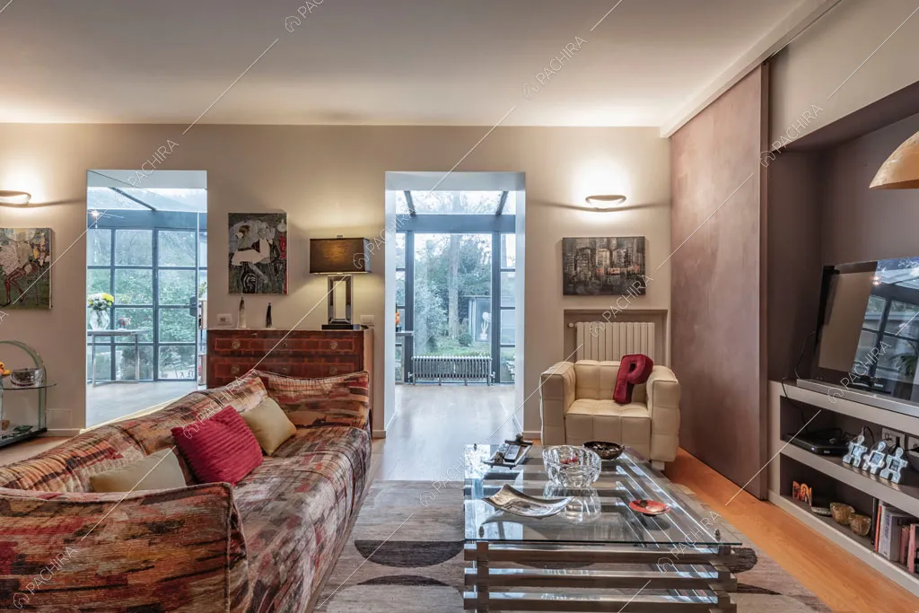 Zona living dell'appartamento Catalpa, location in stile moderno a Roma