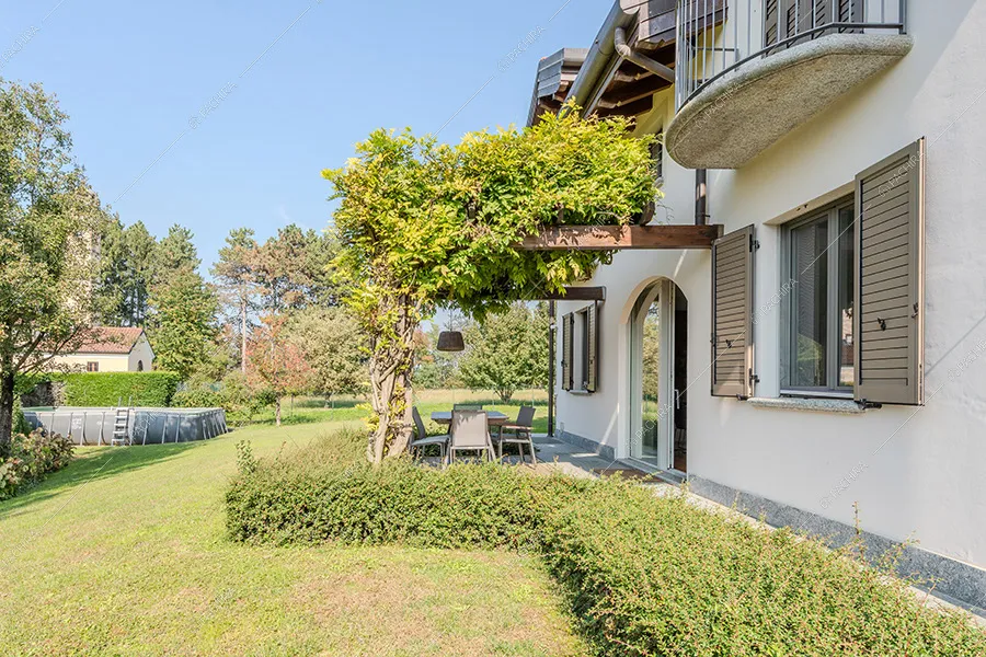 Giardino della villa Litani, location in stile moderno a Monza