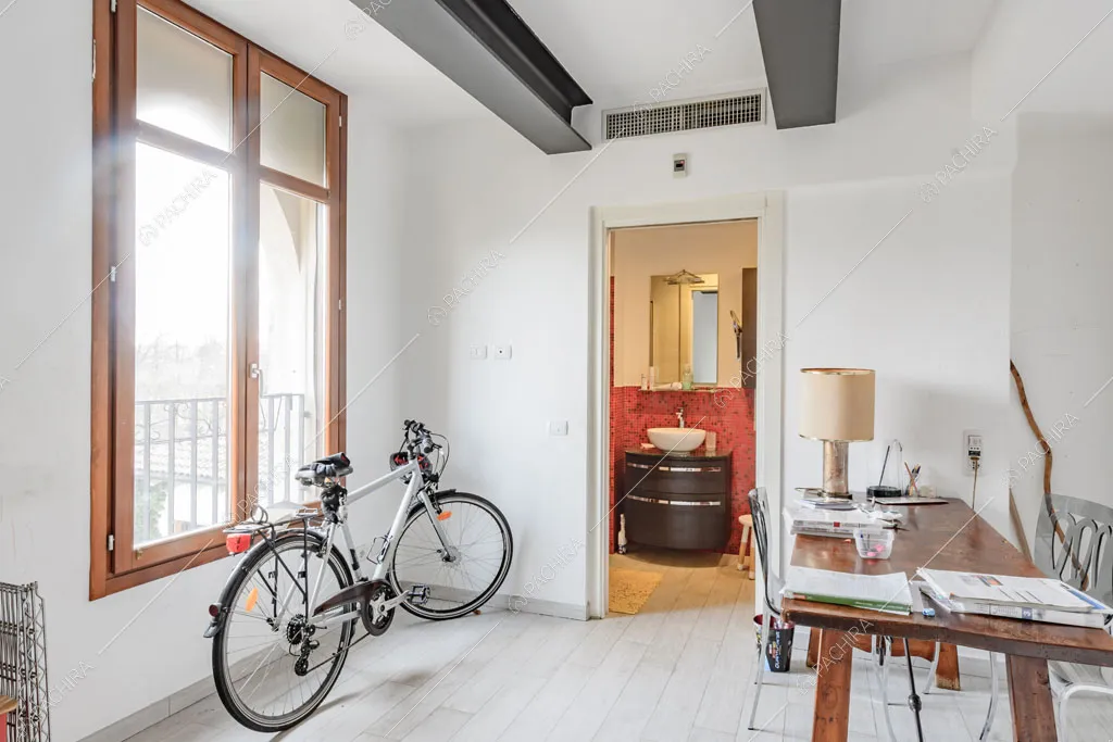 Bagno del loft Ostro, location in stile contemporaneo a Milano