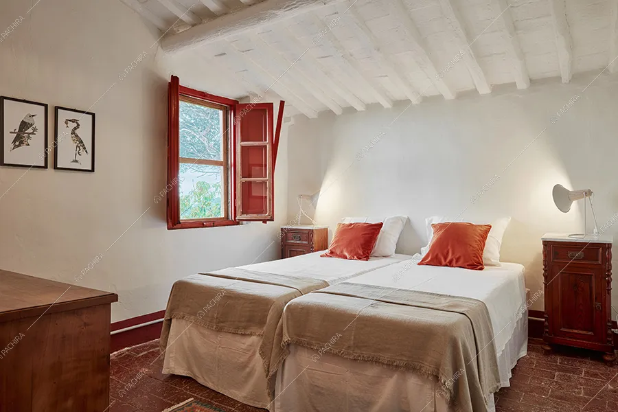 Camera da letto della masseria Mincio, location in stile rustico a Lucca